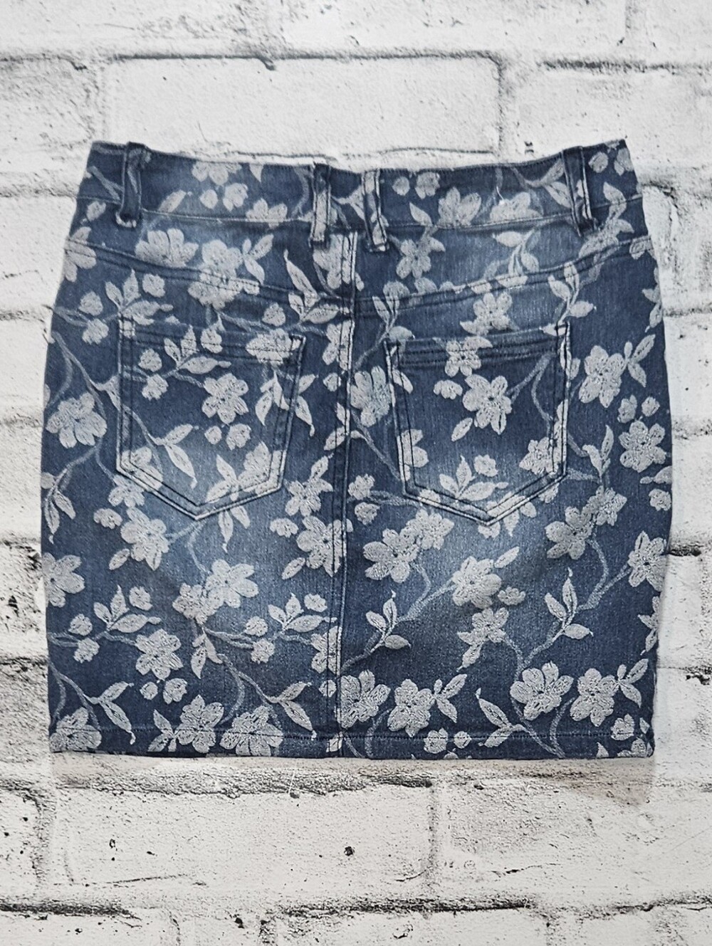 Suko Jeans Floral Denim Mini Skirt Size 2 Blue White Stretch Jean Skirt - Picture 6 of 10
